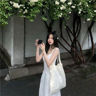 怕羞的黄莺